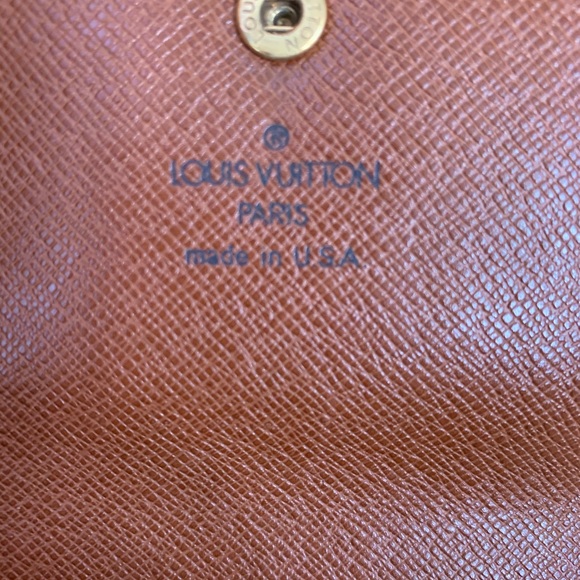 LOUIS VUITTON Trifold Card Holder - Picture 4 of 8